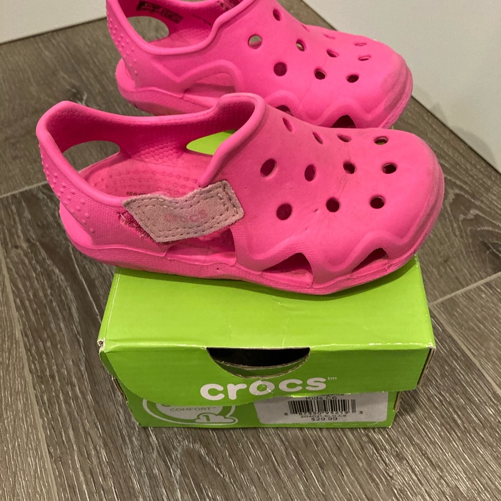 Pink crocs - Picture 3 of 4